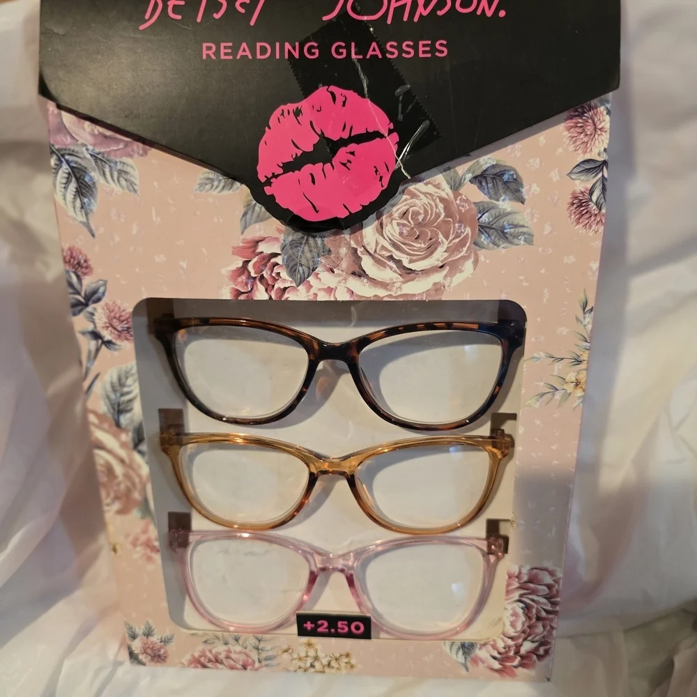 Betsey Johnson Reading Glasses Set